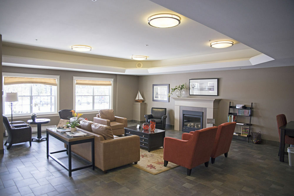 Quality Inn & Suites Amsterdam Фредериктон Экстерьер фото